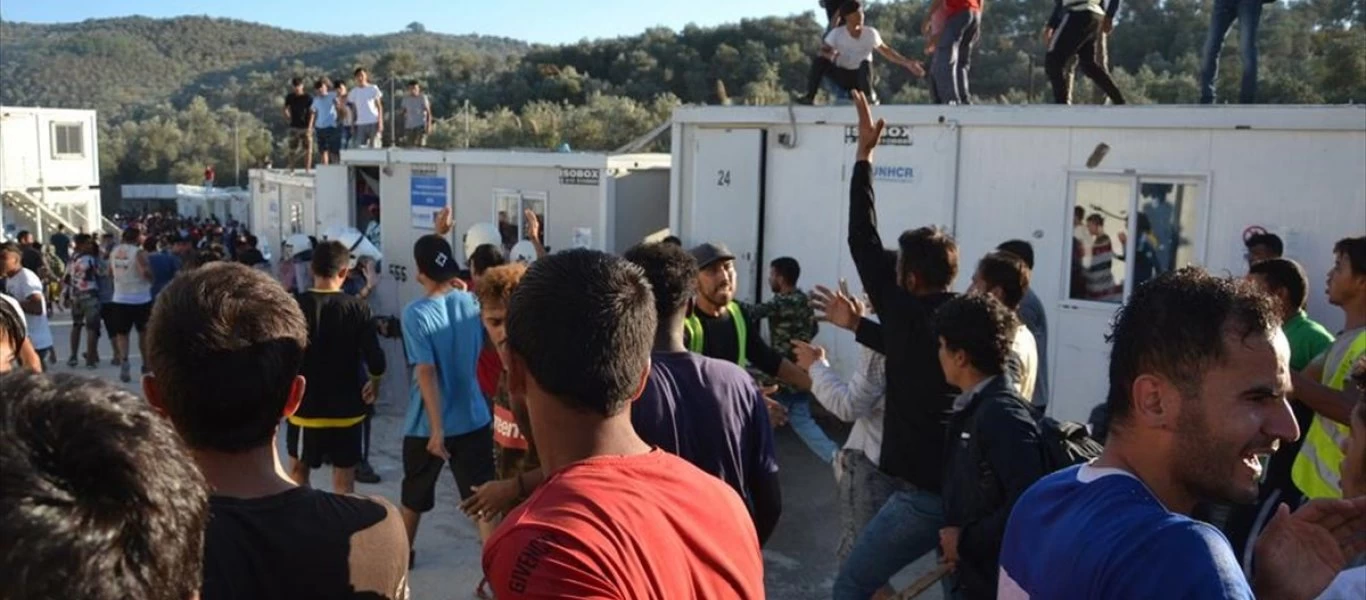 Υπ. Μετανάστευσης σε πολίτες: «Δεν χρειάζεται να ανησυχείτε για κορωνοϊό στις δομές αλλοδαπών αν κλειστείτε σπίτια σας»